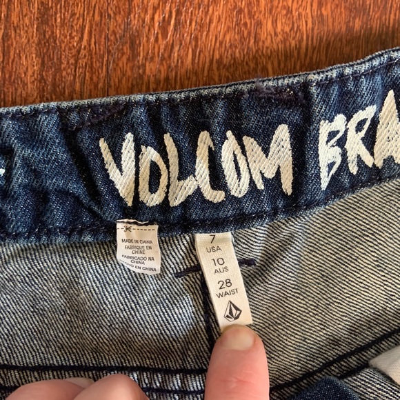 Volcom shorts 7 - Picture 2 of 3